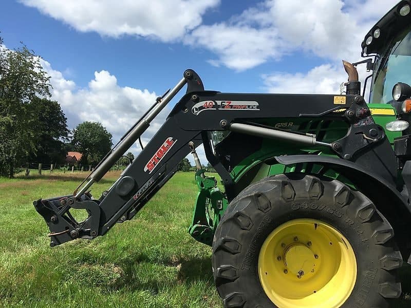 Stoll FZ 40 Frontlader mit hydraulischer Gerätebetätigung – Ansicht 1